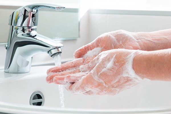 Rửa tay thường xuyên là một cách đơn giản để phòng ngừa lây nhiễm chéo