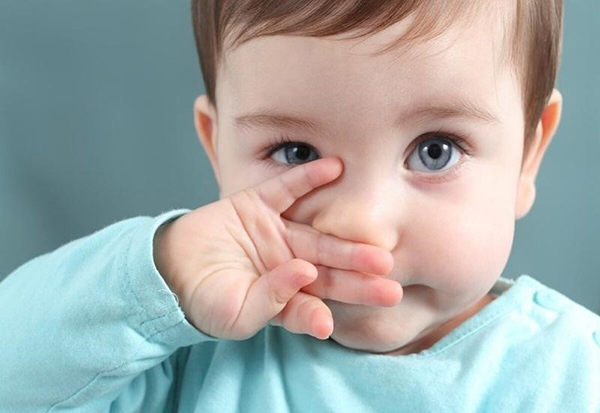 Trẻ sơ sinh bị nghẹt mũi phải làm sao các mẹ cần biết?